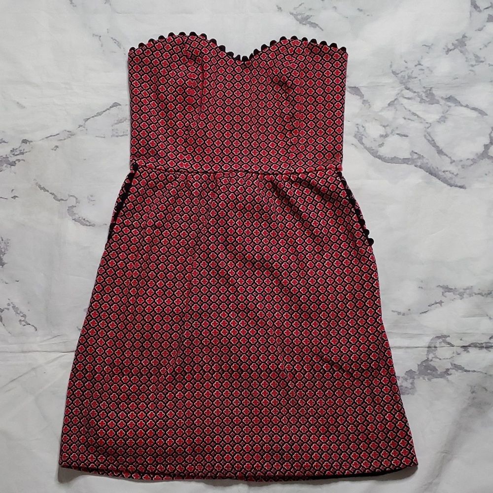 Judith March Red/Black Geometric Print Strapless Mini Dress